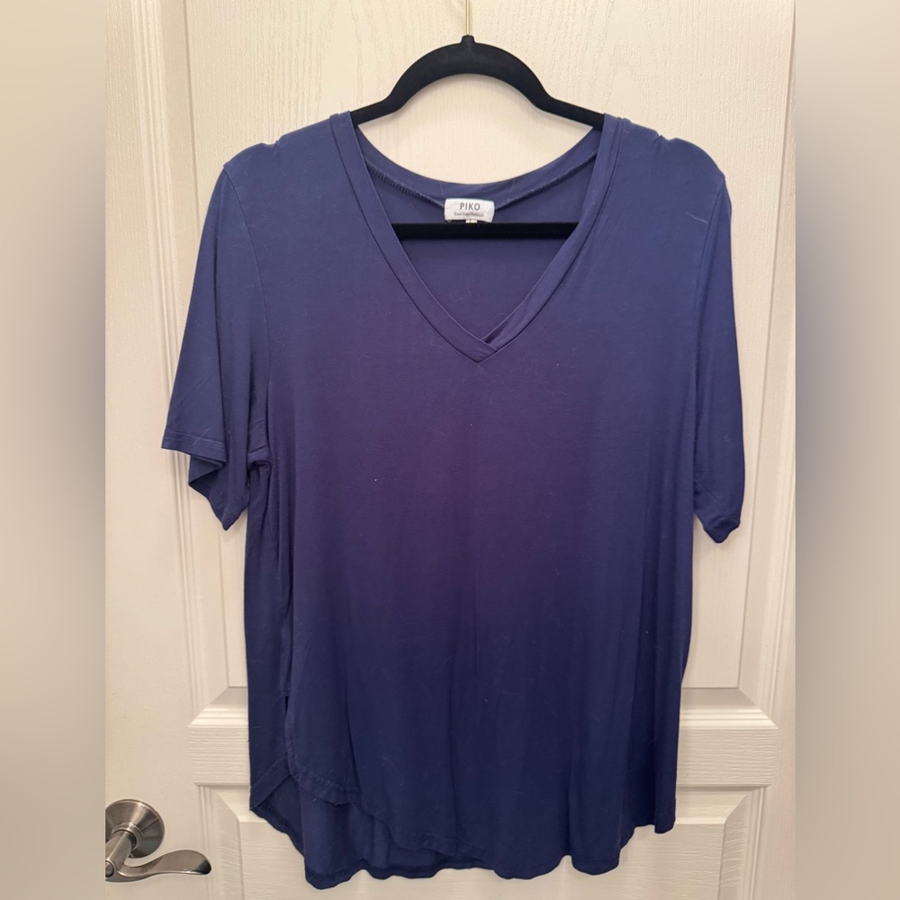 PIKO V-neck short sleeve navy tshirt